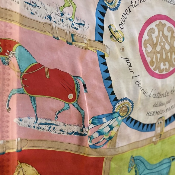 Hermes Scarf/Shawl. ‘Couvertures et Tenues de Jour’. 100% Silk. Made in France. - Picture 11 of 16